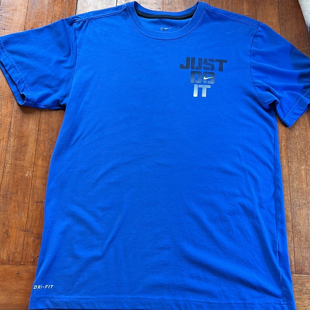Nike Mens dry-fit graphic tee